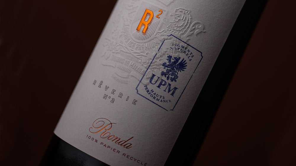 Label material textures in wine label design